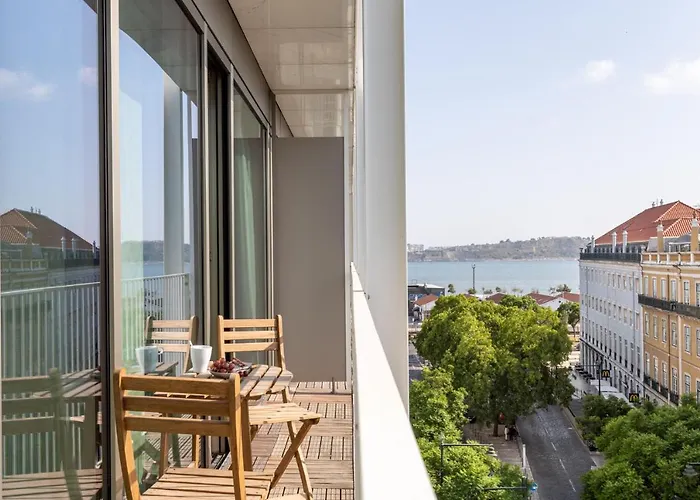 Joivy Luxurious Studios With River View Near Time Out Market